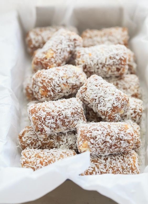 Strawberry and Dates Roll